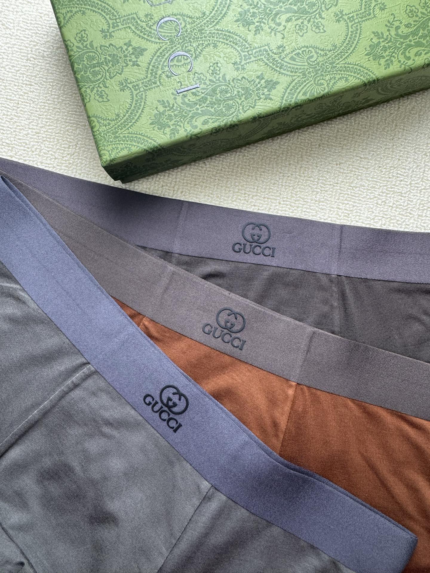 🔥🔥🔥古奇爆款到货、专柜专属Logo，绝对的原单品质，无缝切割工艺 、订织面料和颜色木代尔面料，一盒3条