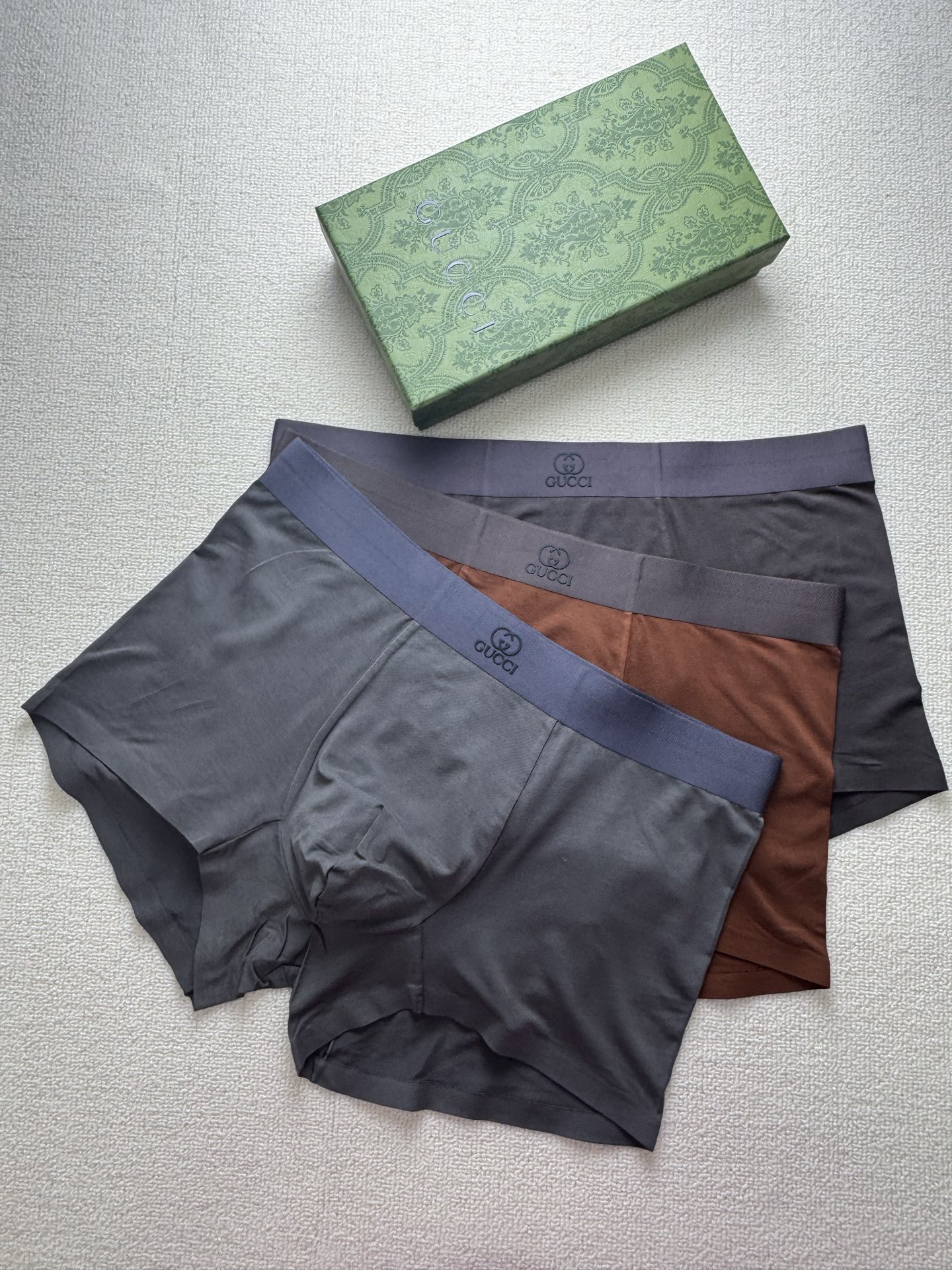 🔥🔥🔥古奇爆款到货、专柜专属Logo，绝对的原单品质，无缝切割工艺 、订织面料和颜色木代尔面料，一盒3条