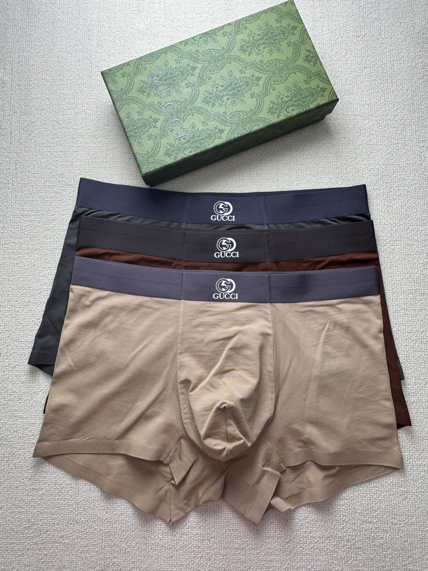 🔥🔥🔥古奇爆款到货、专柜专属Logo，绝对的原单品质，无缝切割工艺 、订织面料和颜色木代尔面料，一盒3条