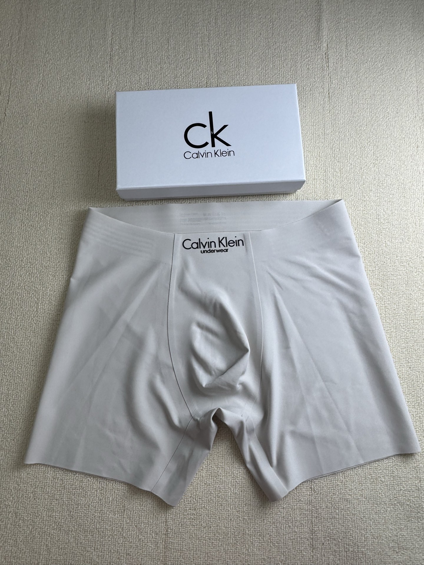 🆕🆕🆕爆款到货、专柜专属Logo，果冻胶全无痕男士内裤，0缝线，U凸太空舱，加长的运动版型 一盒3条 ，