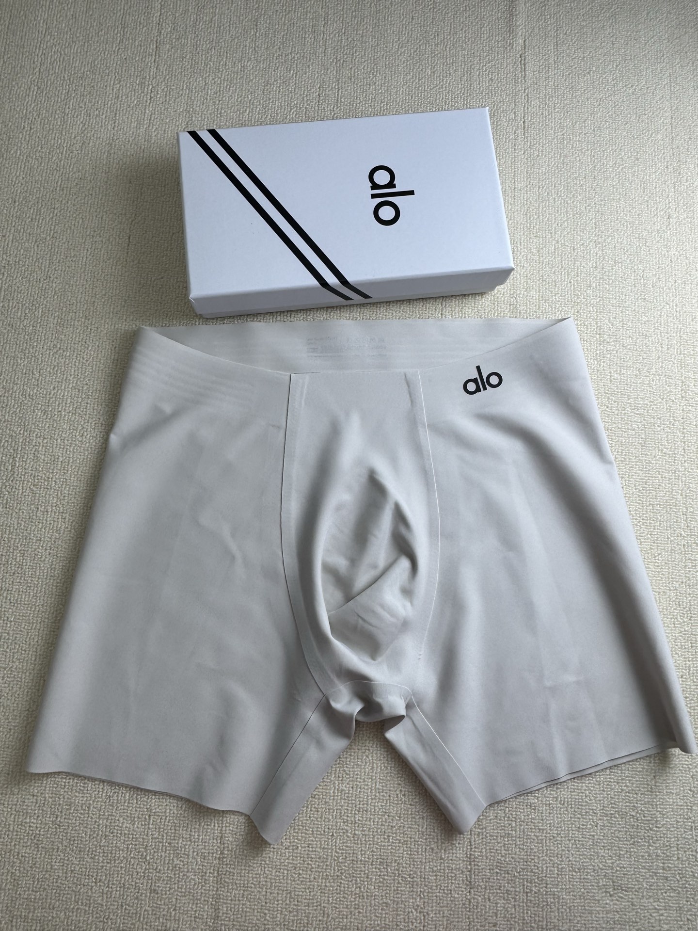 🆕🆕🆕爆款到货、专柜专属Logo，果冻胶全无痕男士内裤，0缝线，U凸太空舱，加长的运动版型 一盒3条 ，