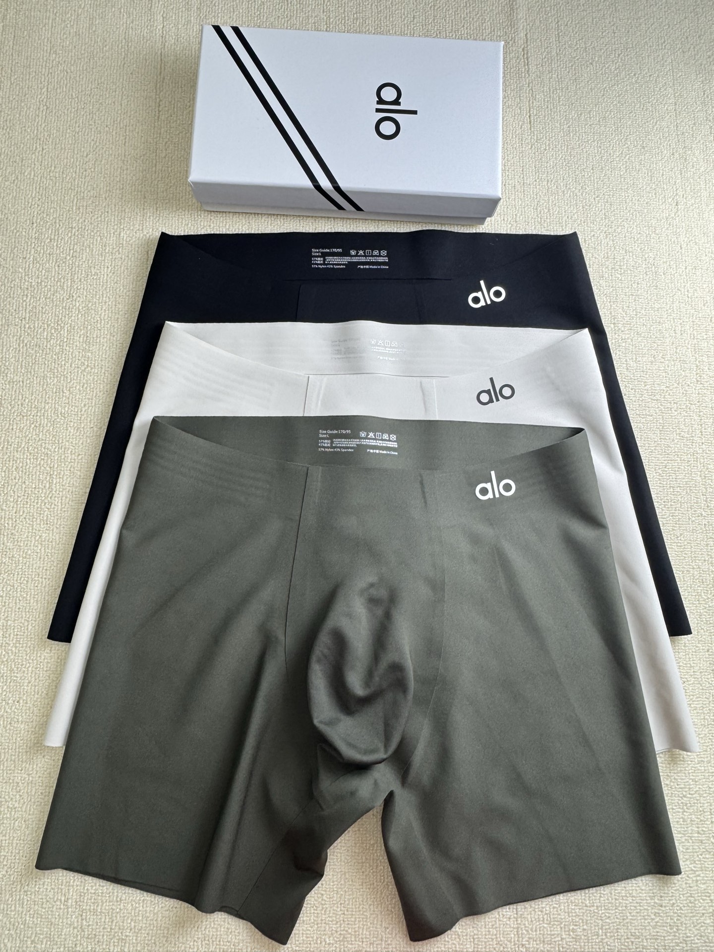 🆕🆕🆕爆款到货、专柜专属Logo，果冻胶全无痕男士内裤，0缝线，U凸太空舱，加长的运动版型 一盒3条 ，