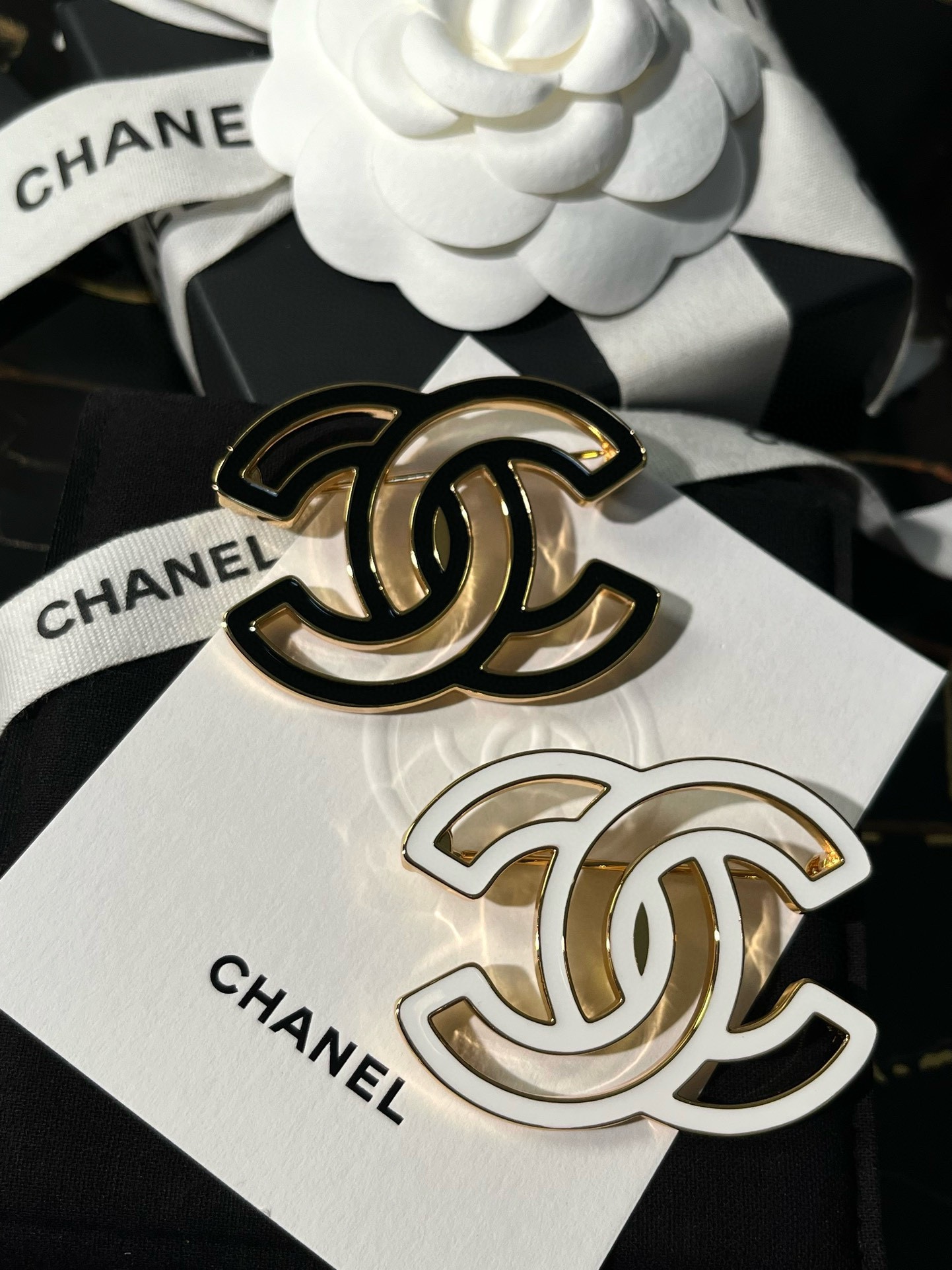 CHANEL ブローチ　シルバー　なっち 楽天市場】シャネル ブローチ シルバーの通販