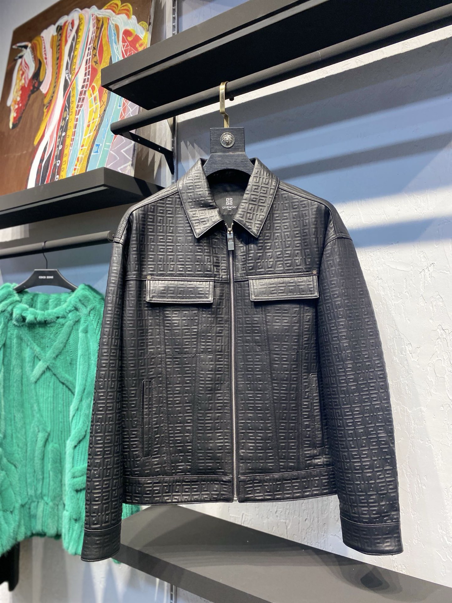 24 ¡La chaqueta de piel de oveja de moda retro con solapa de Givenchy está de vuelta! ¡Proceso de logotipo de laminació…