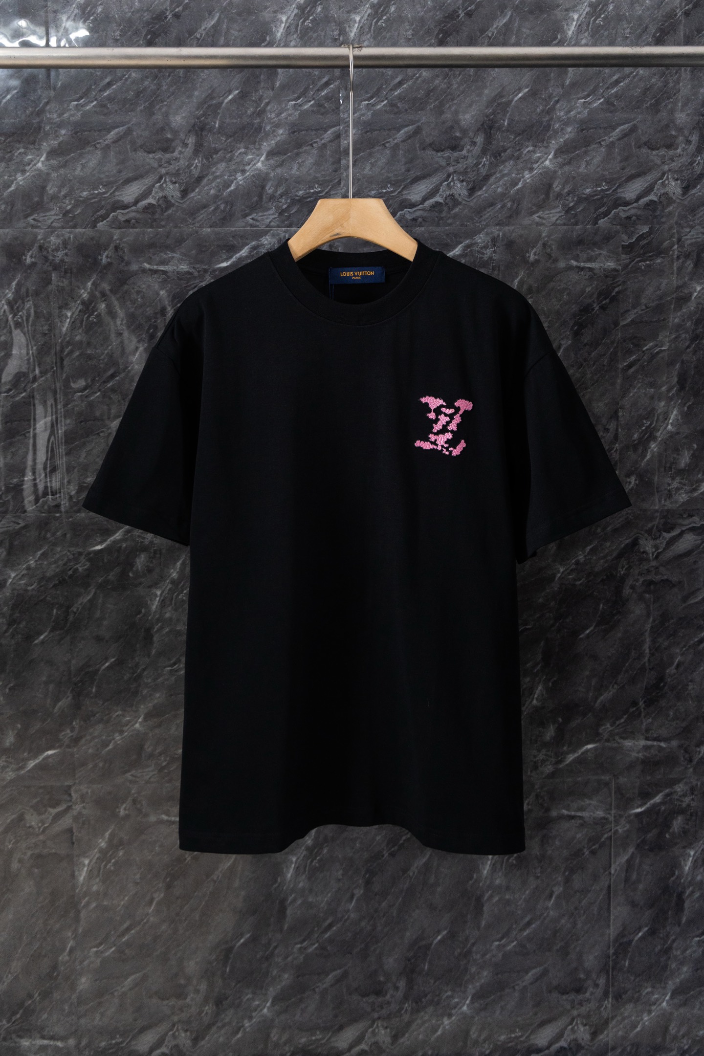 P70 Louis Vuitton LV Nueva camiseta de manga corta 25SS, versión de alta calidad con estampado de logo clásico de proce…