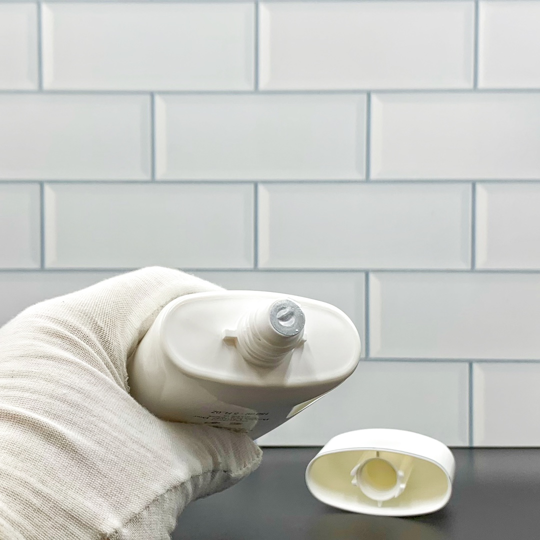 通/67💰
可配中文标，细节全对版，味道对香，市面最高版本，非流通普货，正品质量直供，支持对比，明通市场认可版本✔️迪奥睡莲洗面奶明通版150ml！选择合适的洁面产品，一直是一门学问，既不能过度清洁，也不能清洁力不到位。那最近评价超好的就是迪奥睡莲洁面了，快来了解一下吧。“减负”OFF：清洁能力考察的硬指标，深彻洁净；“加正”ON：复配功效性护肤成分，舒缓保湿，修护屏障。“多方”洁肤因子：表活采用椰油萃取的双重氨基酸表活，复配皂基成分。搭配法国睡莲精萃+矢车菊花水，清洁的同时，强韧肌肤的第一道防护线👍