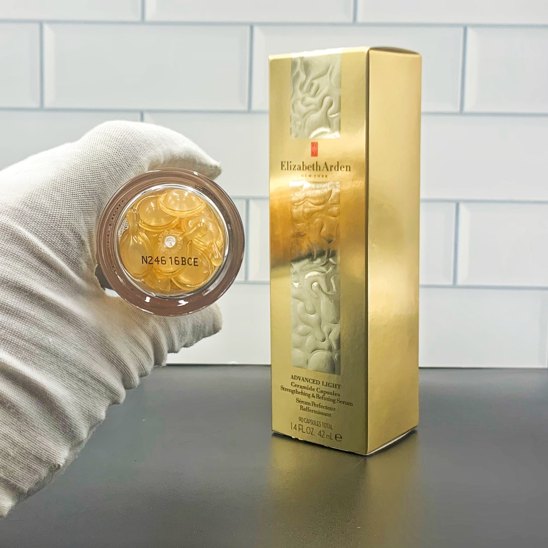 75💰
可配中文标，细节全对版，味道对香，市面最高版本，非流通普货，正品质量直供，支持对比，明通市场认可版本✔️伊丽莎白雅顿金胶90粒新版明通版42ml！功效：清爽型。