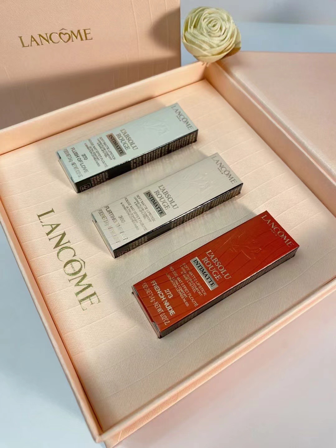 Set de tres labiales Lancôme para el Día de San Valentín chino! Tonos: 273-360-370.