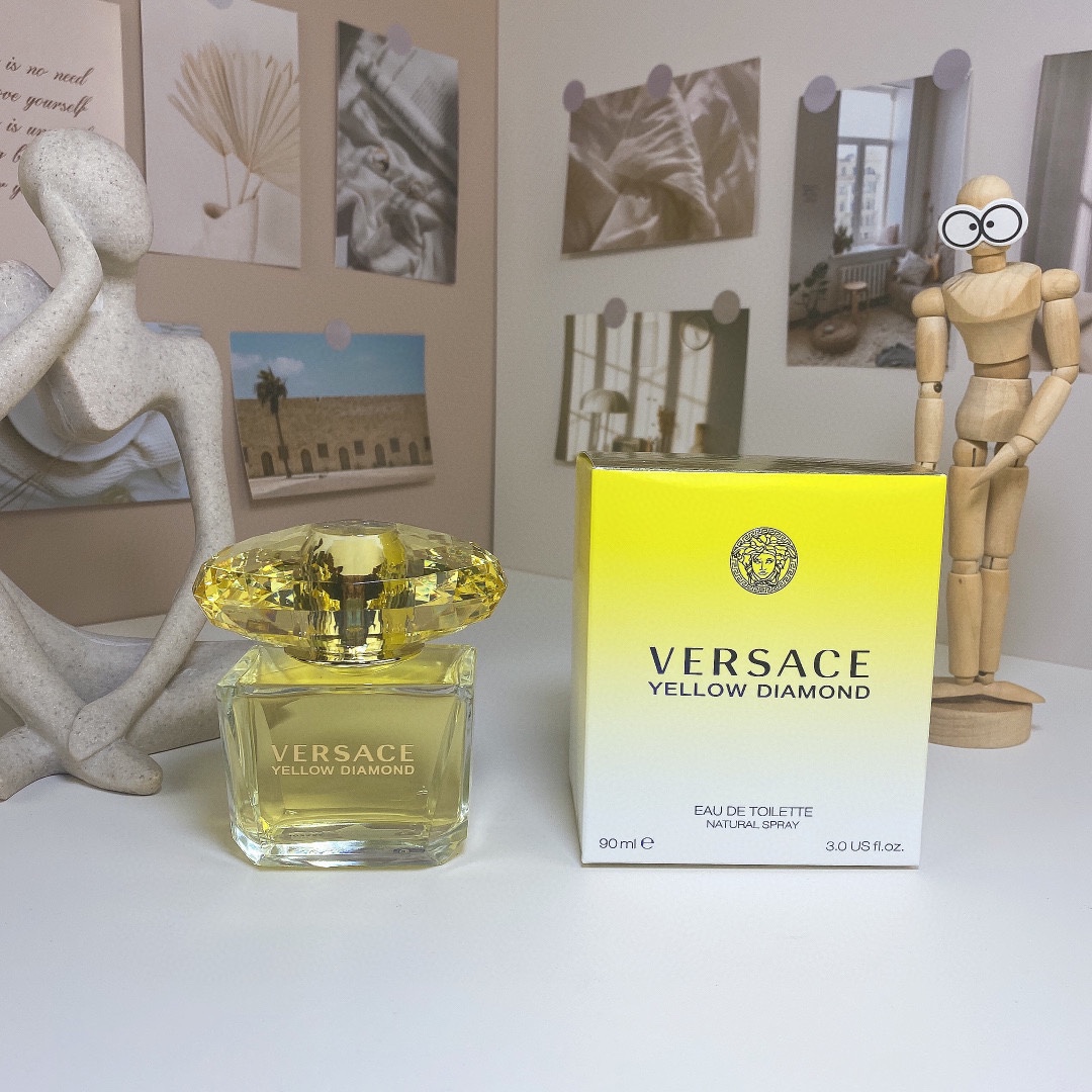 Versace Crystal Collection 90ml! Scents: 804566 Yellow Diamond, 818112 Purple Diamond, 071469 Black Diamond Eau de Toil…
