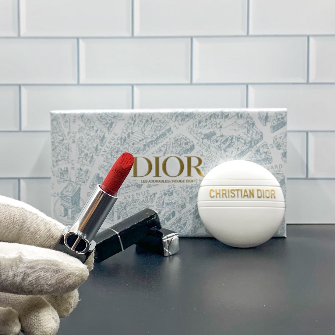 90💰
可配礼袋+中文标✔️迪奥最具人气销量三件套！内含：蓝金口红小样1.5g*2，丝绒720#，999#，真我多用乳霜50ml。