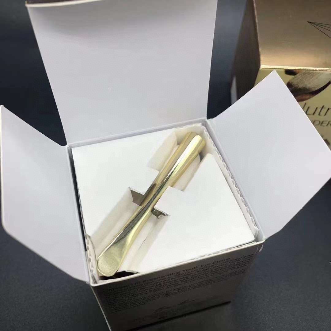 通/130💰单支价格
盒子3D效果跟原版一样 ，充正无压力，细节全对版，味道对香，明通市场认可版本✔️
雅诗兰黛白金眼霜明通版15ml 功效 滋润型 轻盈型
雅诗兰黛白金眼霜两件套明通版 内含 轻盈型15ml*2