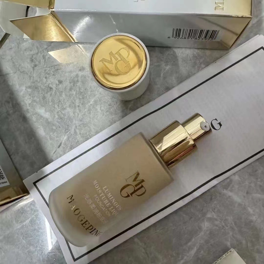 MAOGEPING Luminous Moisture Liquid Foundation 30ml (M800, M801, M802) 2 i1729970618 7465 0