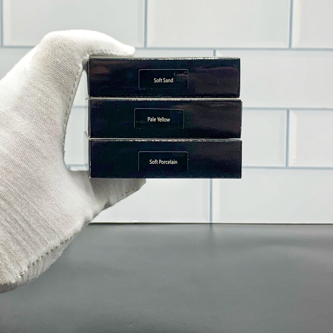 50💰
可配中文标✔️芭比布朗粉饼9g！色号：01#pale yellow，05#soft sand，11#soft rorcelain。