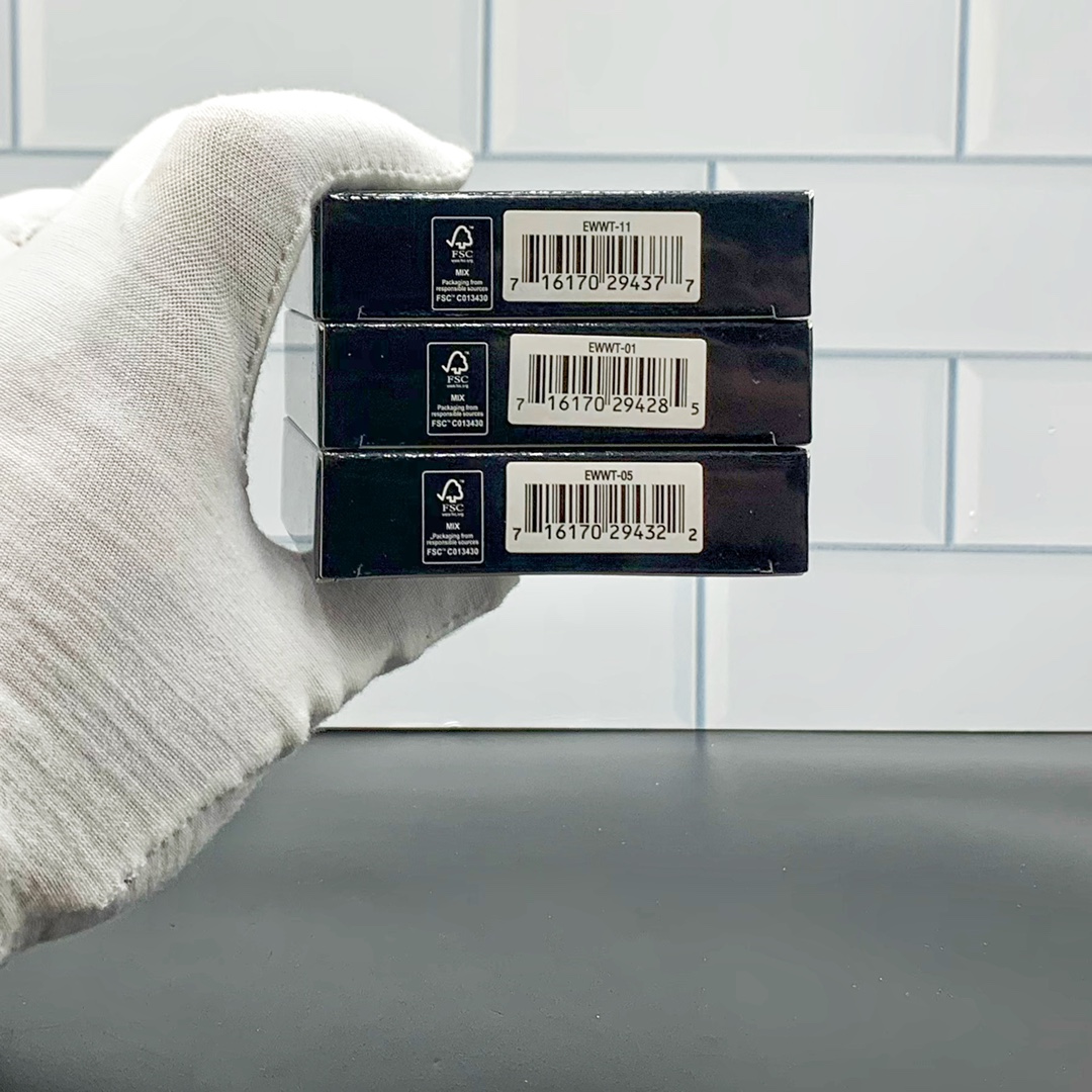 50💰
可配中文标✔️芭比布朗粉饼9g！色号：01#pale yellow，05#soft sand，11#soft rorcelain。