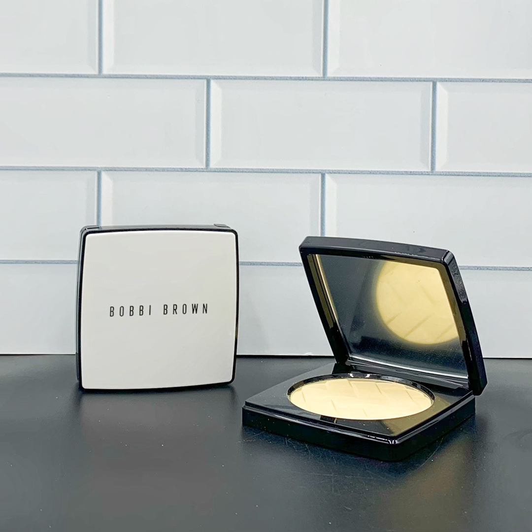 50💰
可配中文标✔️芭比布朗维他命保湿粉饼8g！色号：01#yellow，02#peach，03#neutral，04#golden brown。