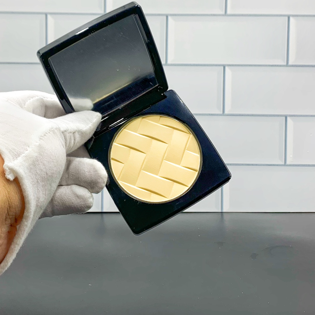 50💰
可配中文标✔️芭比布朗维他命保湿粉饼8g！色号：01#yellow，02#peach，03#neutral，04#golden brown。