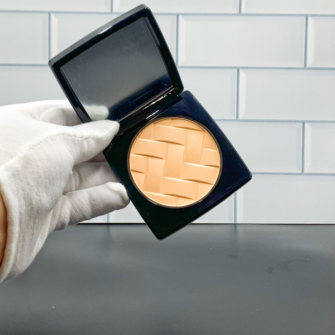 50💰
可配中文标✔️芭比布朗维他命保湿粉饼8g！色号：01#yellow，02#peach，03#neutral，04#golden brown。