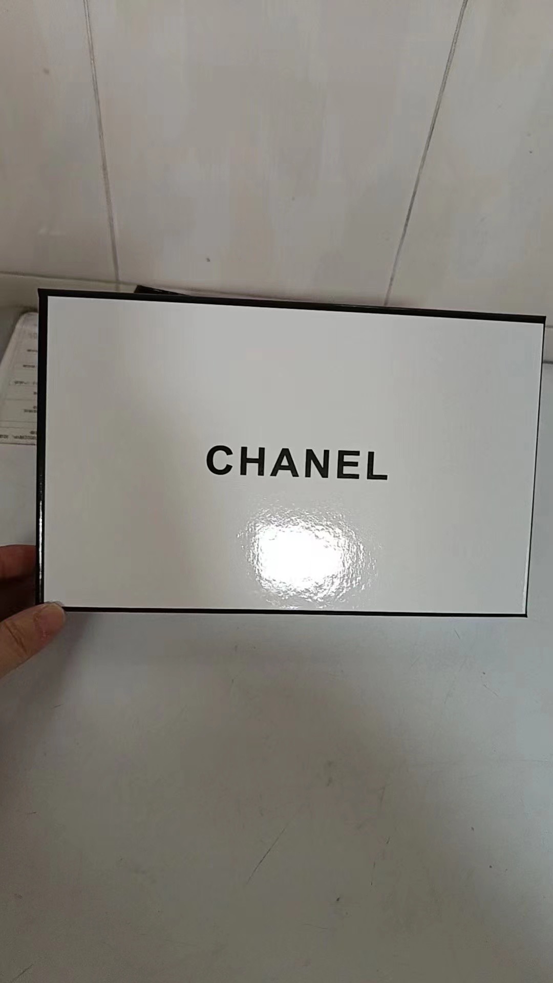 ¡Set de tres cremas de manos Chanel en forma de huevo! Contenido: 50ml*3. Aromas: negro, blanco y N°5.
