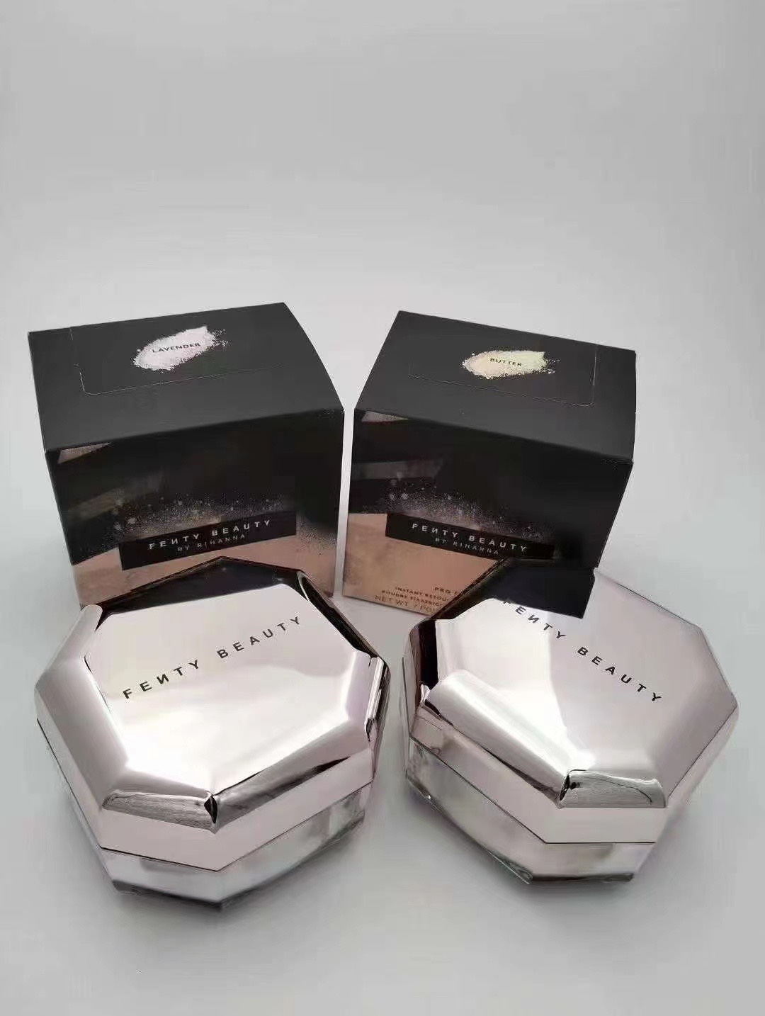 蕾哈娜散粉28g！色号：LAVENDER#薰衣草色，BUTTER#黄油色。