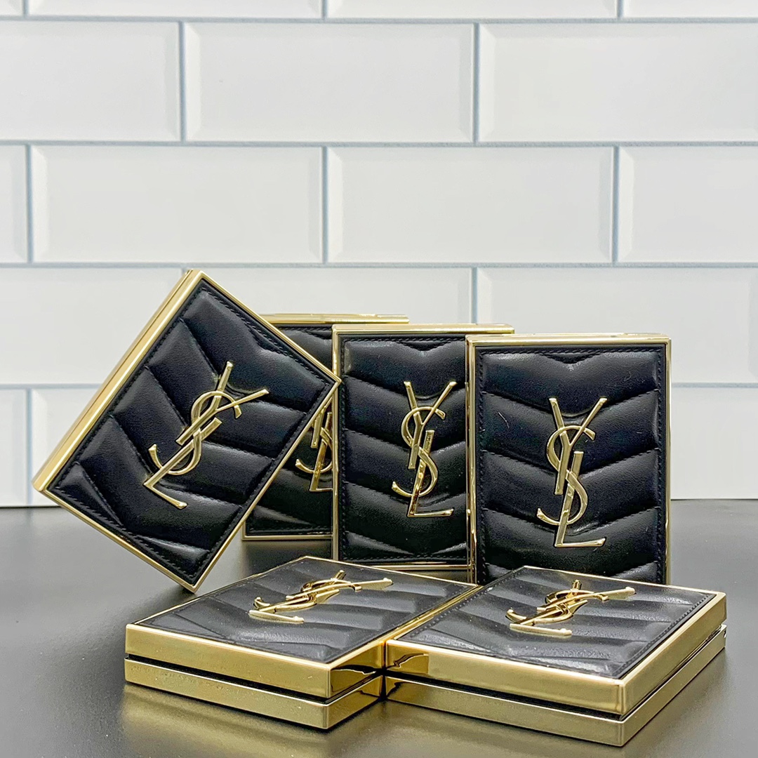 65💰
可报中文标，细节全对版，味道对香，市面最高版本，非流通普货，正品质量直供，支持对比✔️圣罗兰黑色皮革4色眼影盘4g！色号：100#，200#，300#，400#，500#，600#，700#，710#，800#。