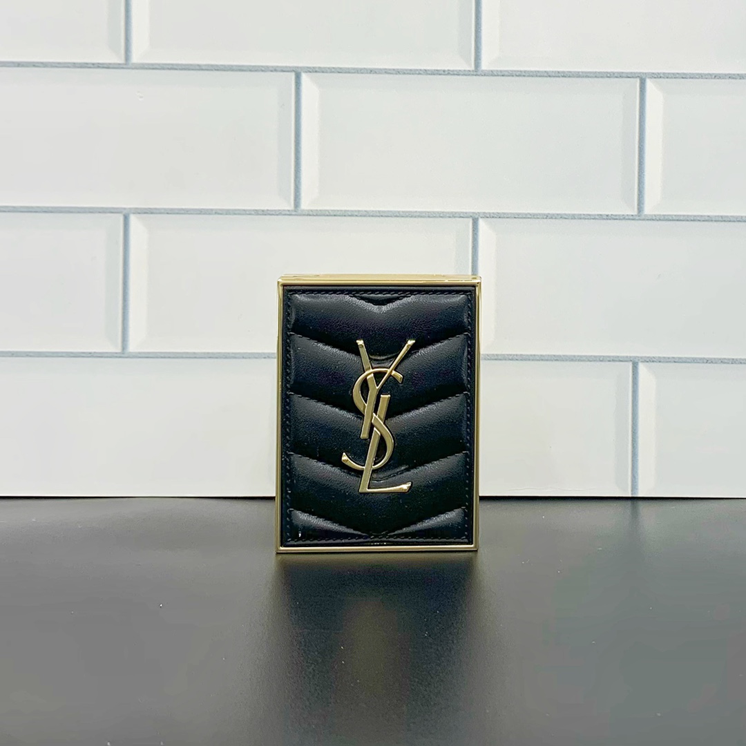 65💰
可报中文标，细节全对版，味道对香，市面最高版本，非流通普货，正品质量直供，支持对比✔️圣罗兰黑色皮革4色眼影盘4g！色号：100#，200#，300#，400#，500#，600#，700#，710#，800#。