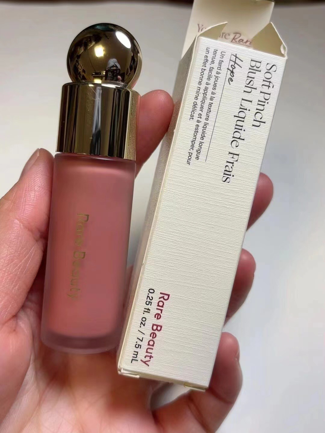 Selena丝 liquid blush 7.5ml! Shades: JOY#, WORTH#, GRATEFUL#, LWCKY#, VIRTUE#, LOVE#.