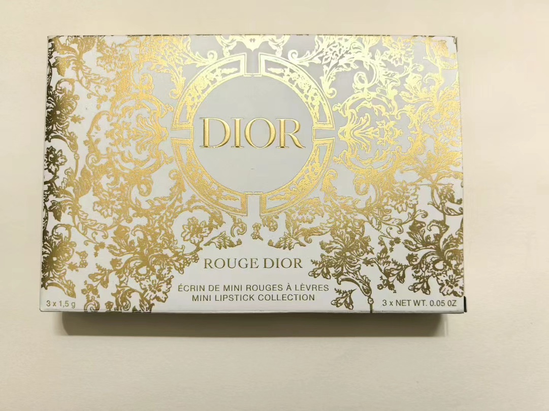 Set de tres muestras de lápiz labial de alta costura clásico de Dior! Contiene: 1.5g*3. Tonos: terciopelo 100#, 720#, 9…