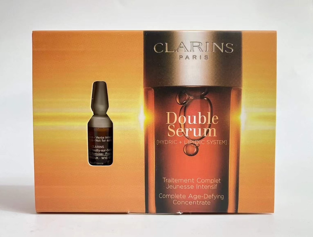25! ¡Set de tres piezas con gotero de la novena generación de la esencia doble de Clarins! Incluye: 3 muestras de 0.9ml…