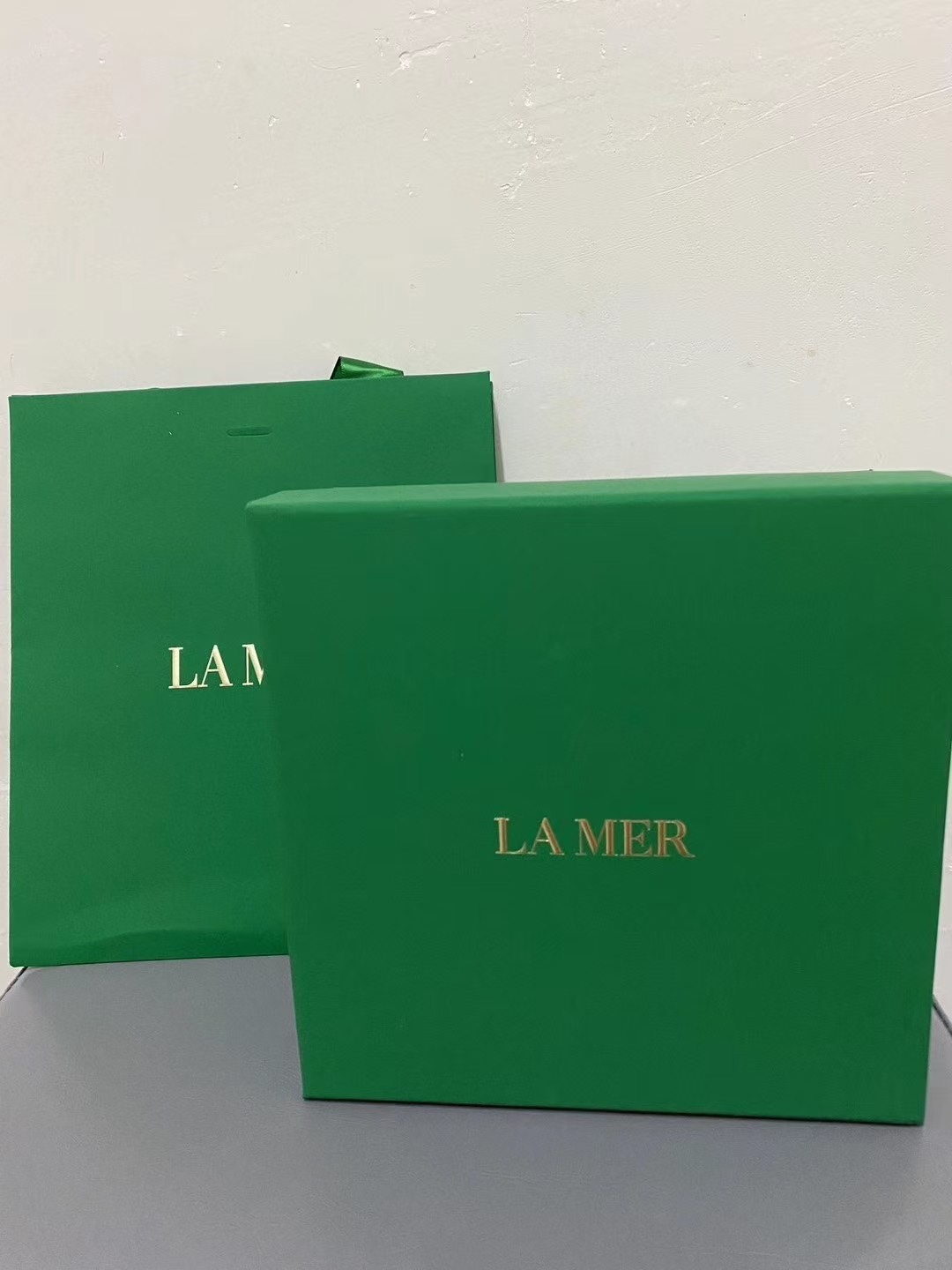 La Mer protector solar aislamiento crema set verde caja 4+1! Incluye: 50ml+20ml*4.