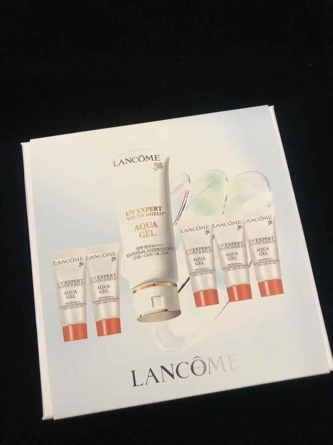 Lancôme protector solar小白管 set de cinco piezas! Incluye: 50ml*1 + 10ml*5.