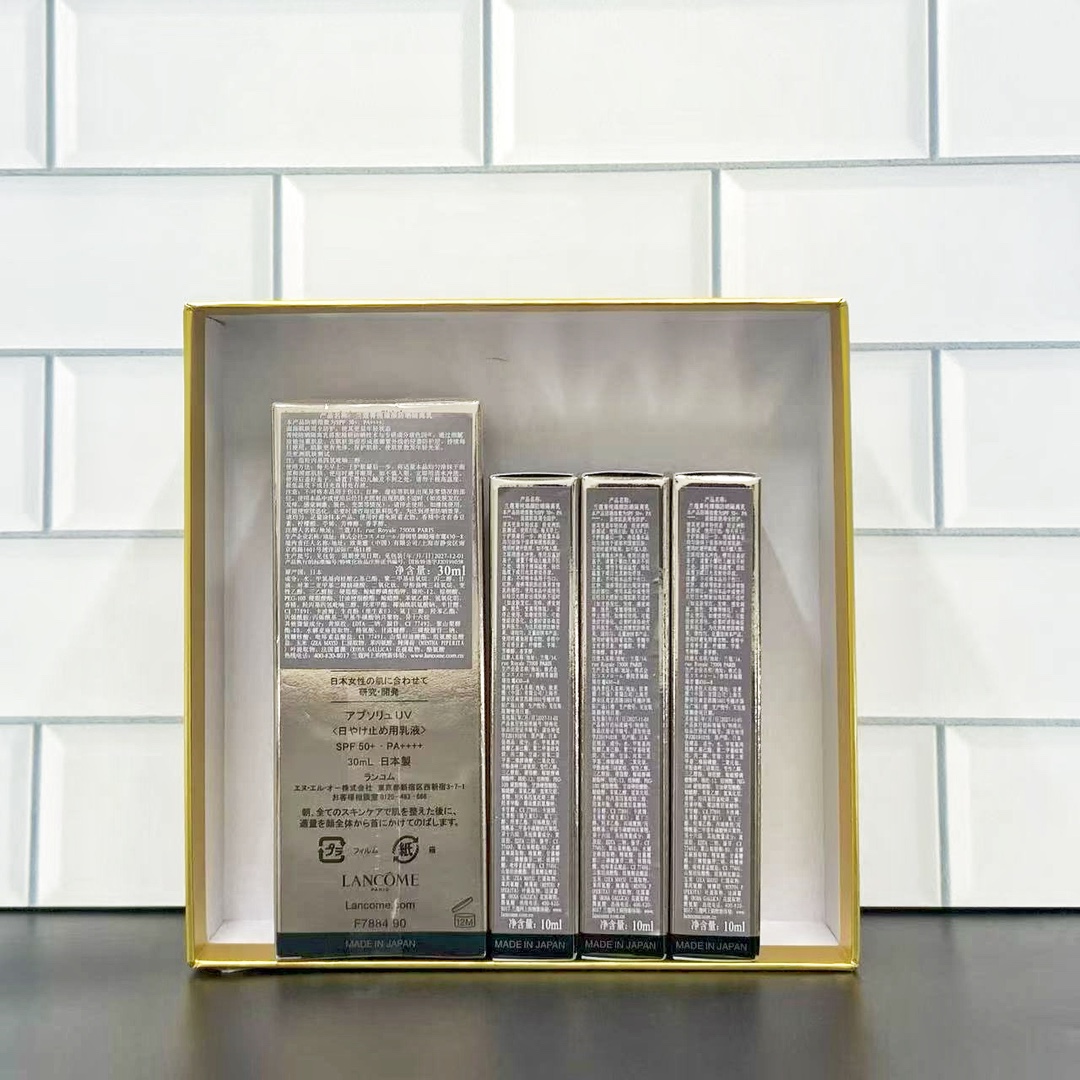 明通品质/100💰包邮
可配礼袋+中文标，正品3D烫金logo有凹凸手感，不肿管，细节全对版，味道对香，市面最高版本，非流通普货，正品质量直供，支持对比，明通市场认可版本✔️兰蔻菁纯防晒霜3+1套装明通版！内含：正装30ml，小样10ml*3。