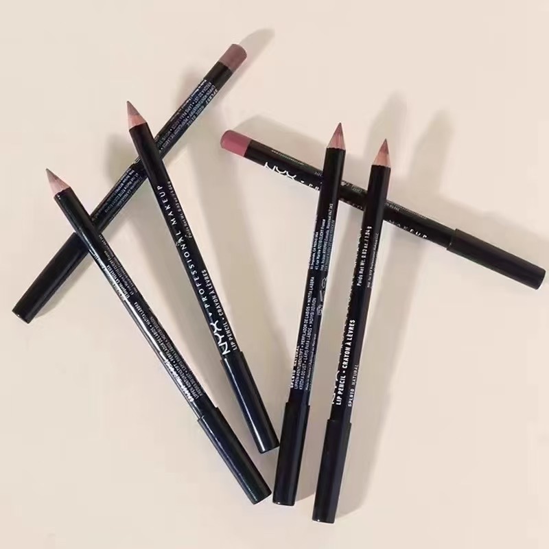 ¡Delineador de labios NYX! Con sacapuntas. Número de color: 810#.