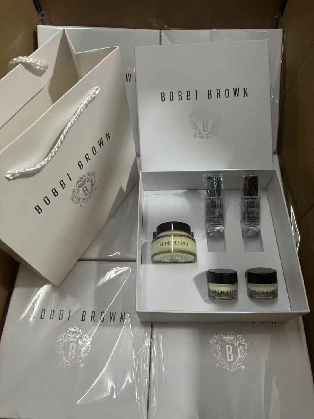 Set Bobbi Brown Crema de Naranja 4+1! Incluye: Crema 50ml*1, Crema 7ml*2, Aceite desmaquillante 15ml*2.