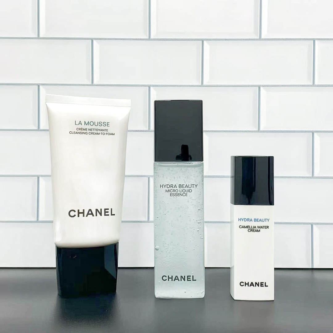 原单品质💰215
可配礼袋+中文标，正品支支膏体密集气泡，细节全对版，味道对香，市面最高版本，非流通普货，正品质量直供，支持对比，明通市场认可版本✔️香奈儿山茶花水感清透三件套明通版！内含：洗面奶150ml，润泽水感乳液30ml，保湿微精华水150ml。