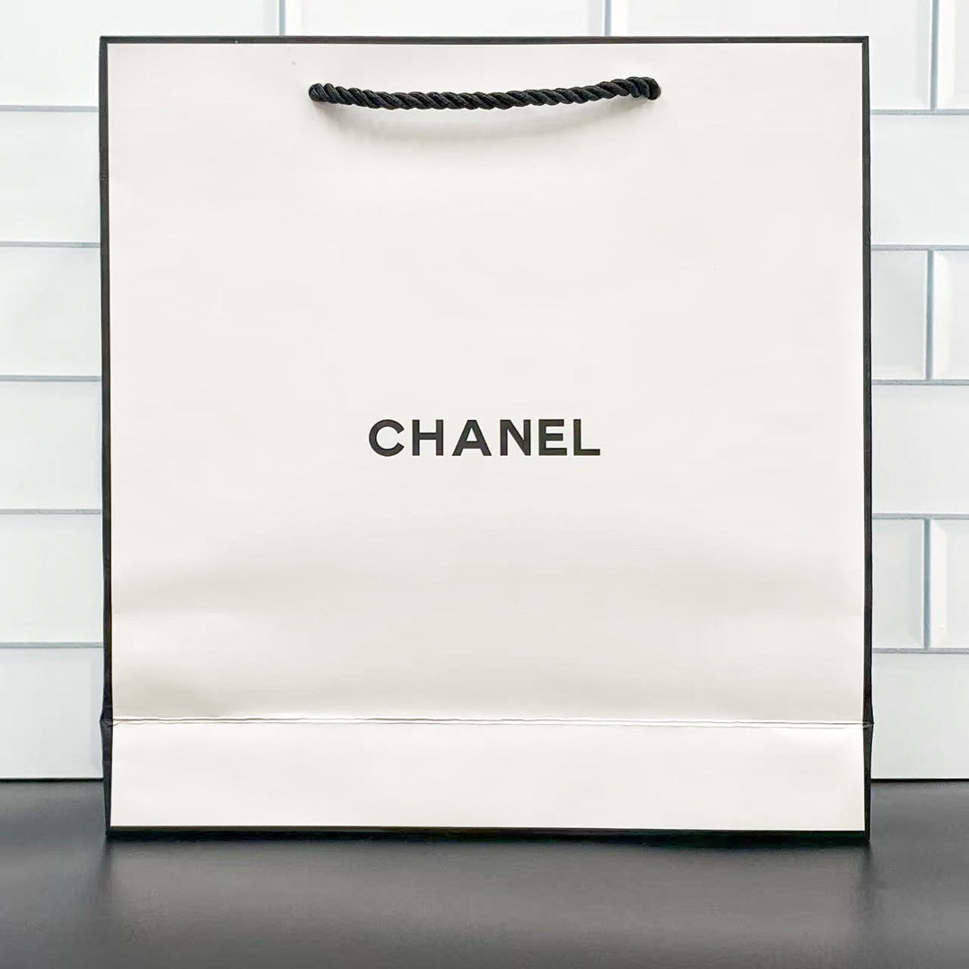 原单品质💰215
可配礼袋+中文标，正品支支膏体密集气泡，细节全对版，味道对香，市面最高版本，非流通普货，正品质量直供，支持对比，明通市场认可版本✔️香奈儿山茶花水感清透三件套明通版！内含：洗面奶150ml，润泽水感乳液30ml，保湿微精华水150ml。