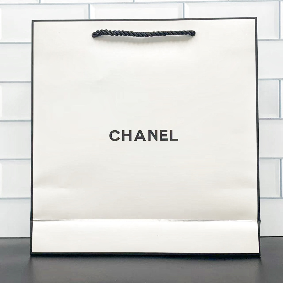 225💰
可配礼袋+中文标，正品支支膏体密集气泡，细节全对版，味道对香，市面最高版本，非流通普货，正品质量直供，支持对比，明通市场认可版本✔️香奈儿山茶花润泽明星三件套明通版！内含：洗面奶150ml，精华乳霜50g，保湿微精华水150ml。