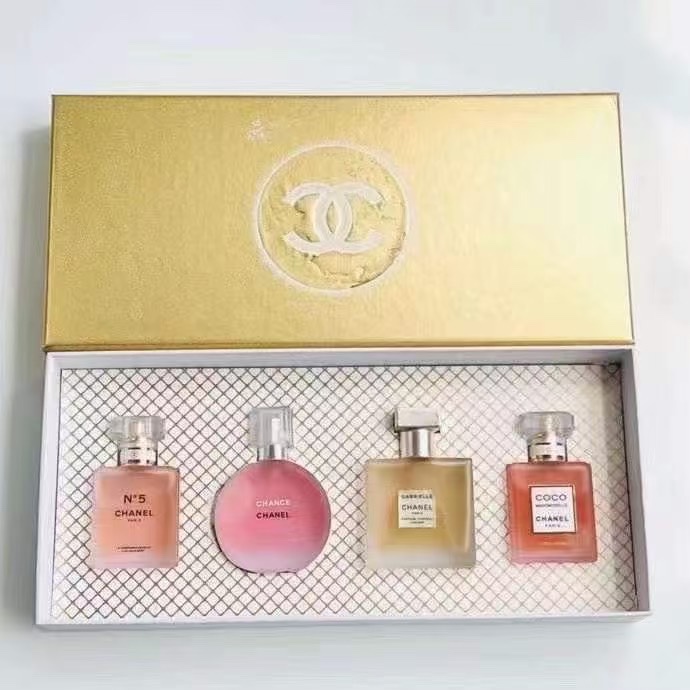 Set de 4 muestras de perfume Chanel de 30ml versión mate, incluye: 4 de 30ml con atomizador
