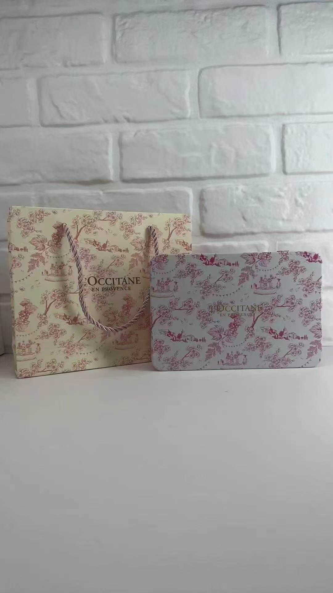 45. L'Occitane Crema de Manos de Cerezo en Flor Set de 5 / Caja de hojalata 🔜 Calidad 1:1❗️Nuevo set de L'Occitane edi…