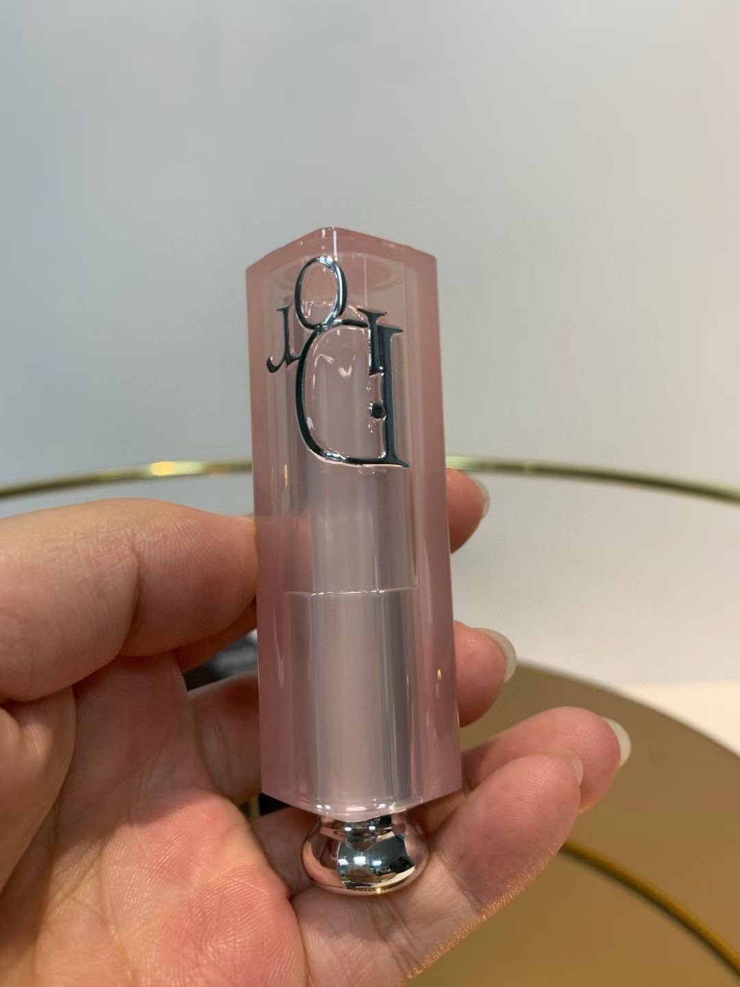 专/35💰
可配中文标✔️迪奥变色唇膏新版3.2g！色号：000#，001#，004#，006#，007#，008#，011#，012#，013#，015#，017#，020#，025#，028#，029#，031#，033#，038#，039#，063#，076#，077#，078#，203#，1947#，dior8#。