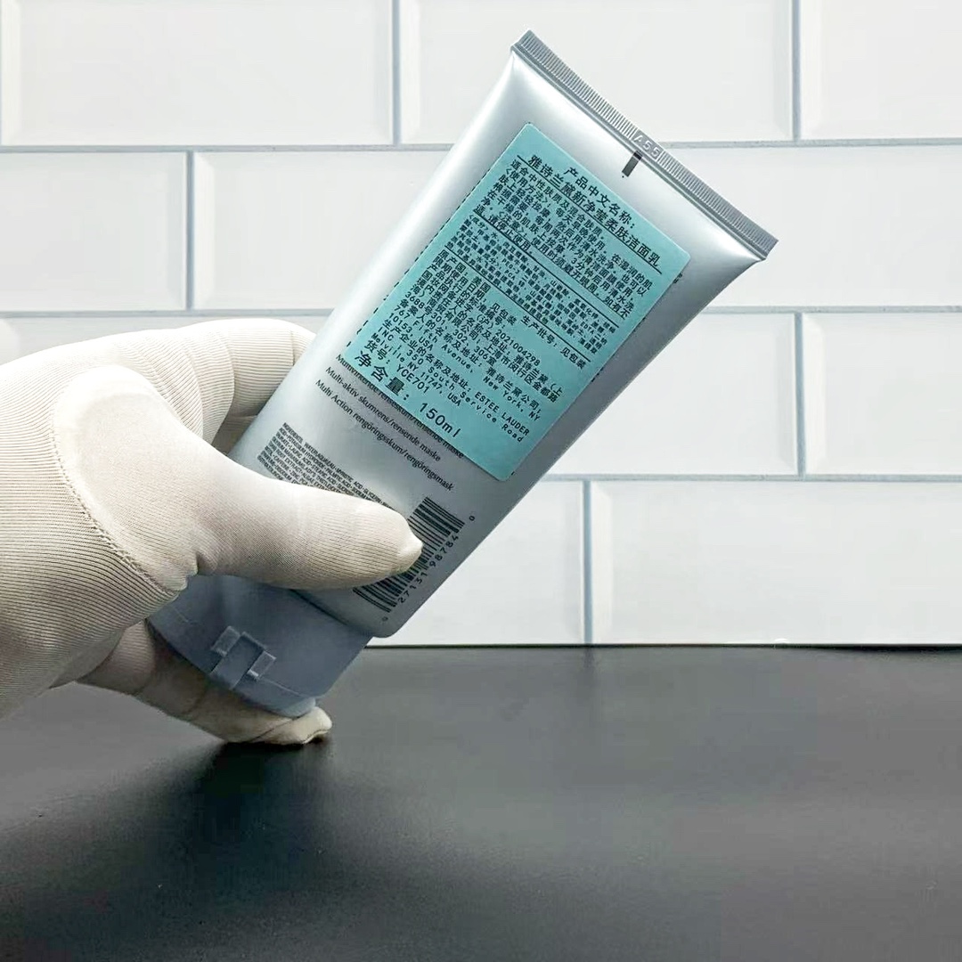 50💰
可配中文标，细节全对版，味道对香，市面最高版本，非流通普货，正品质量直供，支持对比，明通市场认可版本✔️雅诗兰黛净莹柔肤洗面奶明通版150ml！