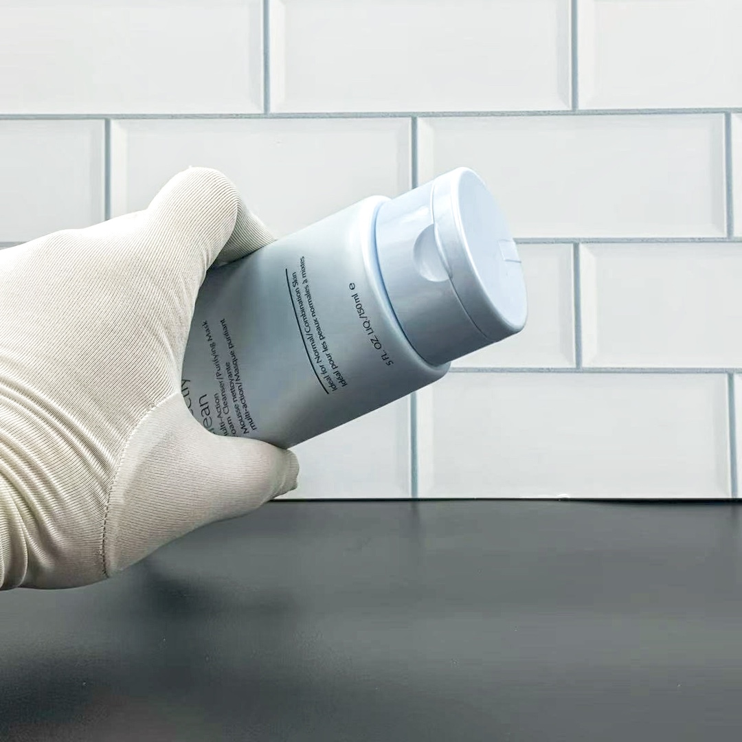 50💰
可配中文标，细节全对版，味道对香，市面最高版本，非流通普货，正品质量直供，支持对比，明通市场认可版本✔️雅诗兰黛净莹柔肤洗面奶明通版150ml！