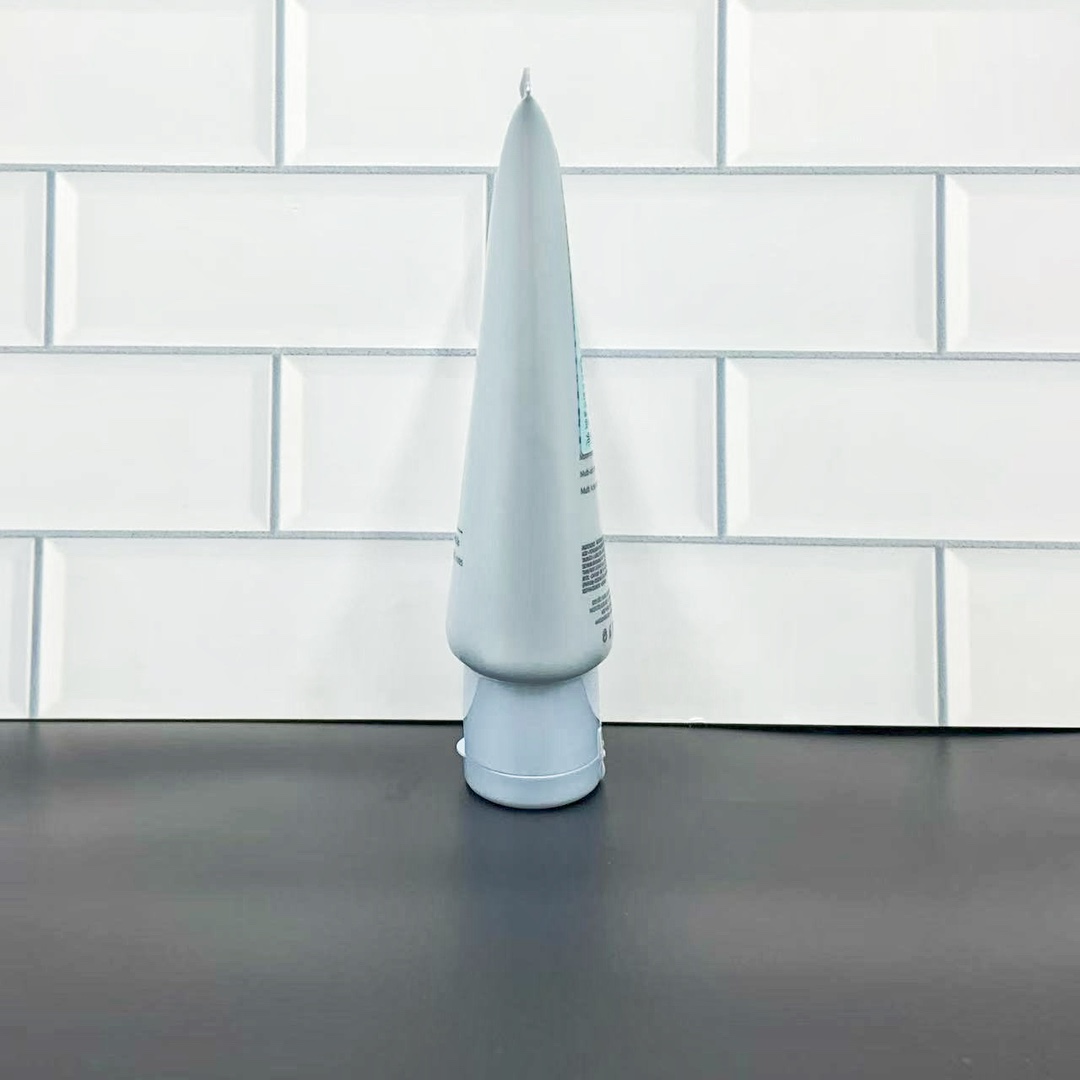 50💰
可配中文标，细节全对版，味道对香，市面最高版本，非流通普货，正品质量直供，支持对比，明通市场认可版本✔️雅诗兰黛净莹柔肤洗面奶明通版150ml！