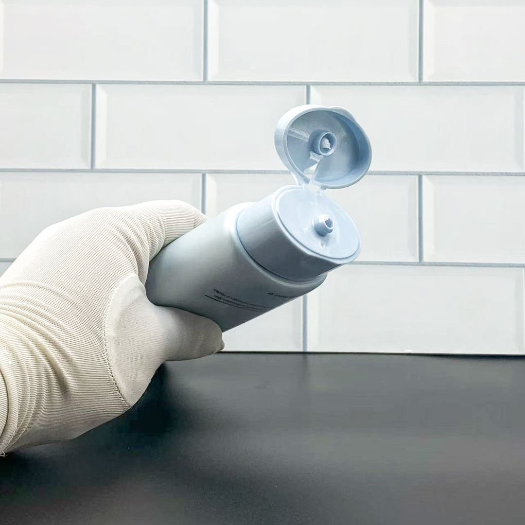 50💰
可配中文标，细节全对版，味道对香，市面最高版本，非流通普货，正品质量直供，支持对比，明通市场认可版本✔️雅诗兰黛净莹柔肤洗面奶明通版150ml！