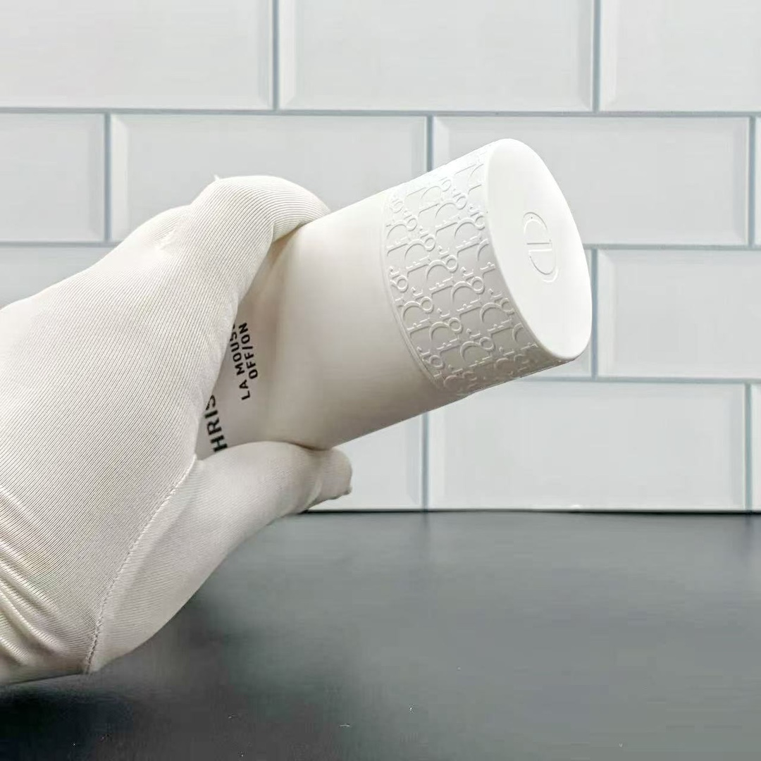 通/77💰
可配中文标，细节全对版，味道对香，市面最高版本，非流通普货，正品质量直供，支持对比，明通市场认可版本✔️迪奥睡莲洗面奶新版明通版150ml！