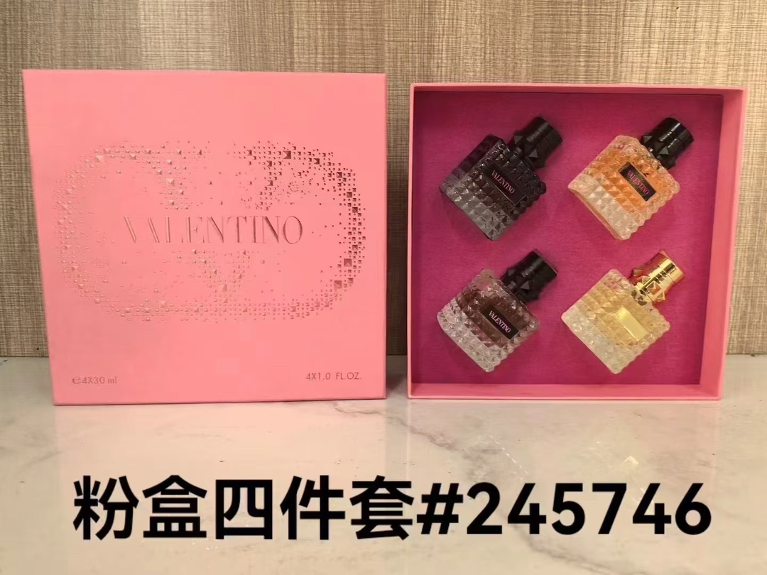 原单品质/80💰包邮
245746华伦天奴香水中样30ml四件套粉盒！内含：30ml*4带喷头。味道：