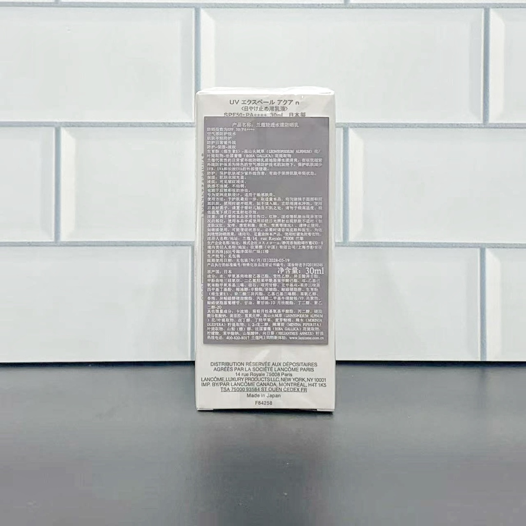 通/58💰
可配海免3标+专柜中文标,正品3D烫金logo有凹凸手感,不肿管,塑封烫膜波浪纹支支雅,细节全对版,味道对香,市面最高版本,非流通普货,正品质量直供,支持对比,明通市场认可版本✔️兰蔻小白管防晒霜平角25版明通版30ml!功效:清爽型。
