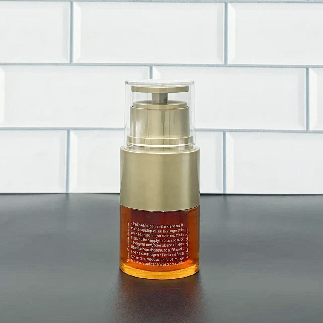 通/65💰
娇韵诗双萃精华明通版20ml 正品支支不漏液 膏体可乳化 瓶身烫金光滑明显清晰 外盒紫光灯下带暗码 细节全对版 味道对香 市面最高版本 非流通普货 正品质量直供 支持对比 配中文标+官网防伪+封口贴 件120