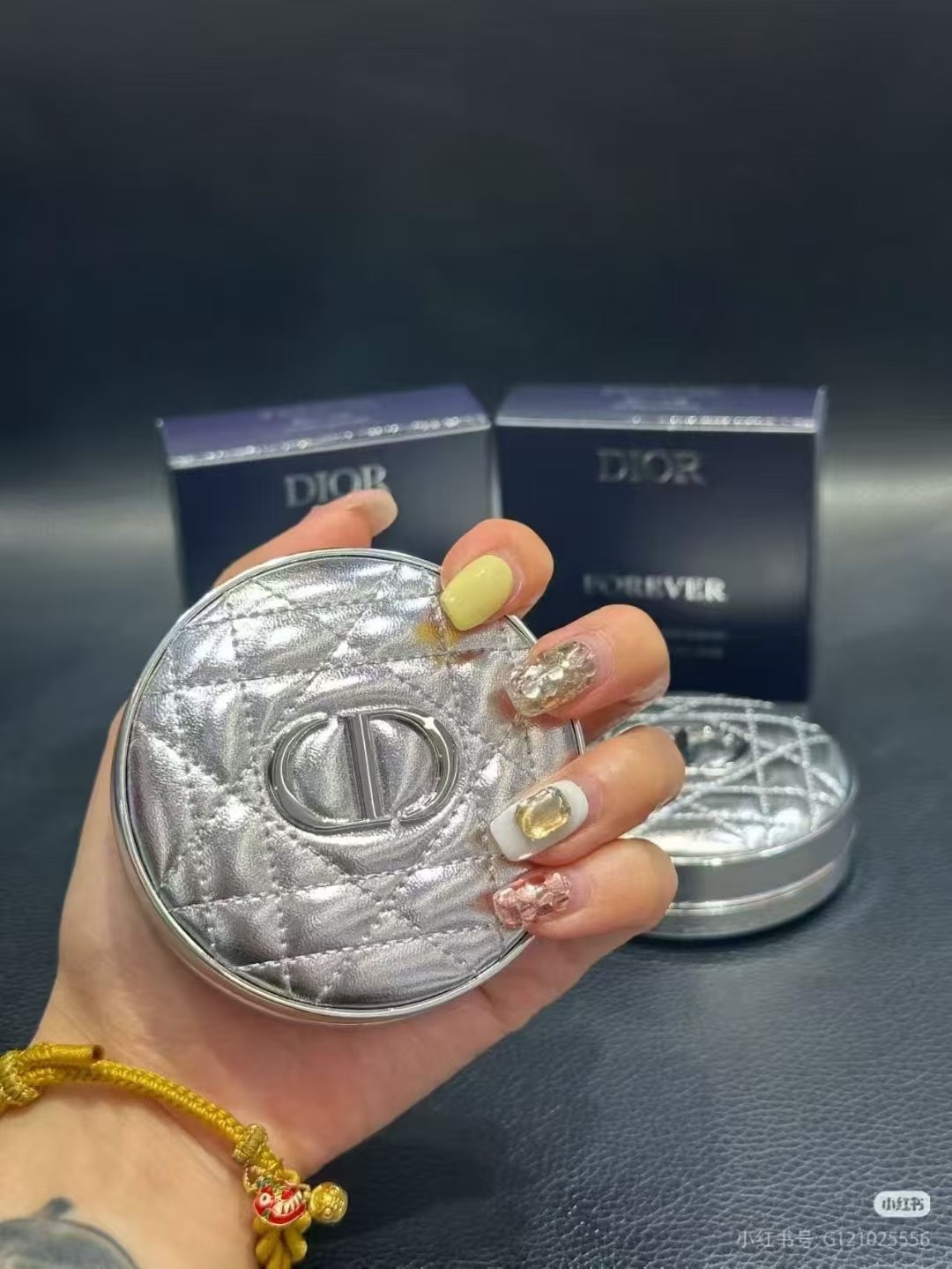 50! (Nota al realizar el pedido: cojín de cuero plateado de Dior + tono) Cojín de cuero plateado de Dior 13g! Tonos: 1N…