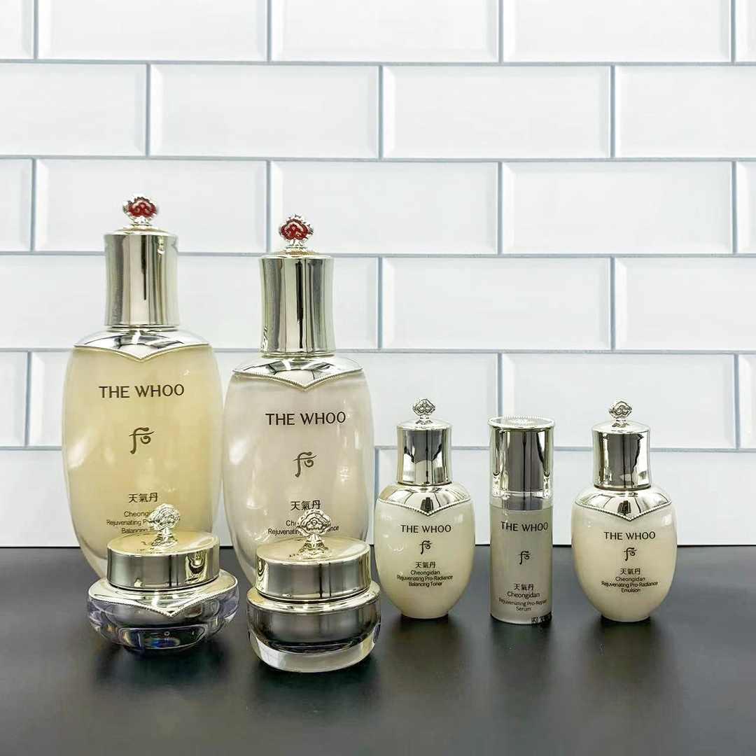 205💰
whoo天气丹pro光耀焕活七件套新版明通版 水正装150ml 乳正装150ml 水小样25ml 乳小样25ml 面霜小样10ml 眼霜小样5ml 精华小样10ml 细节全对版 味道对香 市面最高版本 非流通普货 正品质量直供 支持对比 配礼袋+专柜3标 原箱规格件6 二合一件12