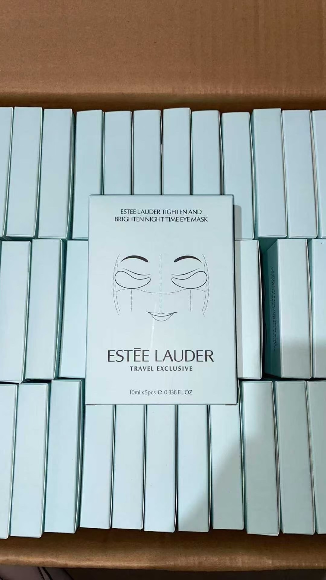 28. (Nota al hacer pedido: mascarillas para ojos Estée Lauder) Mascarillas para ojos Estée Lauder 5 unidades!